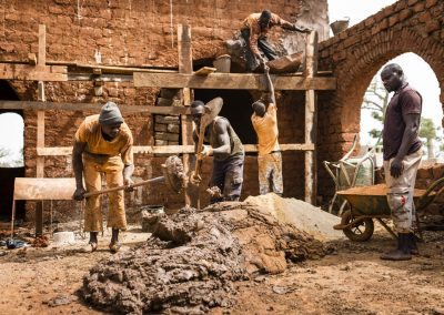 Masons at work for The Nubian Vault by Régis Binard