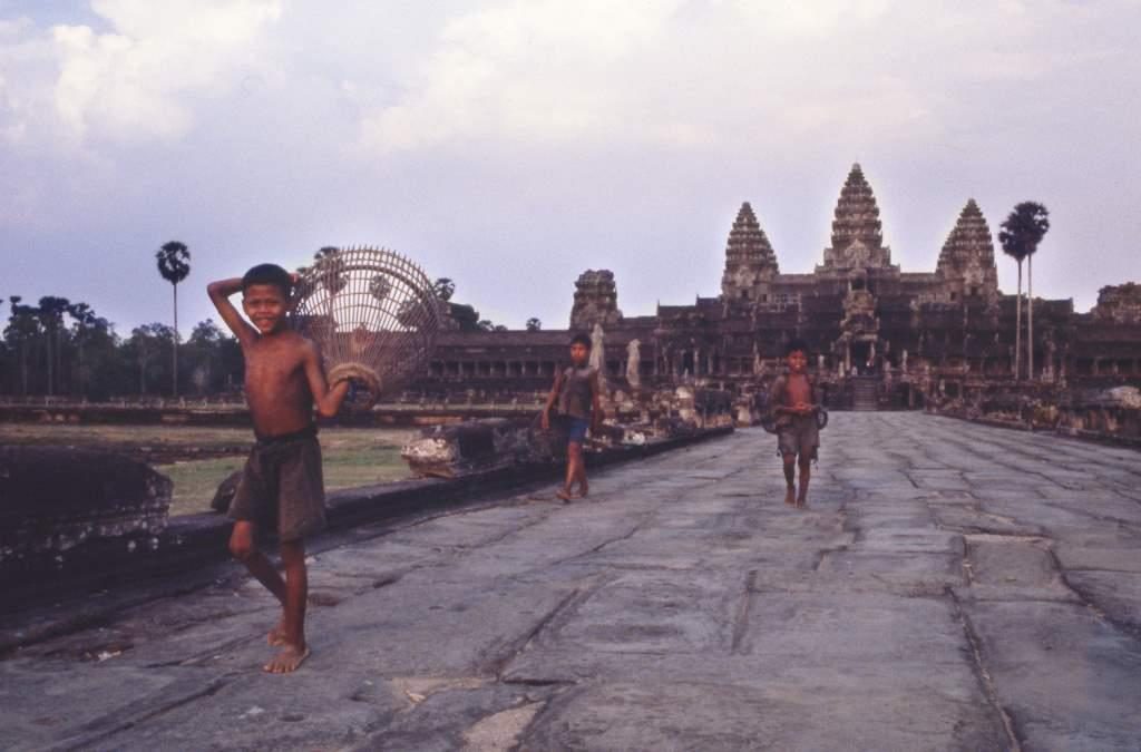 Angkor Wat © John Burgess, Text by HannOdam, age 15